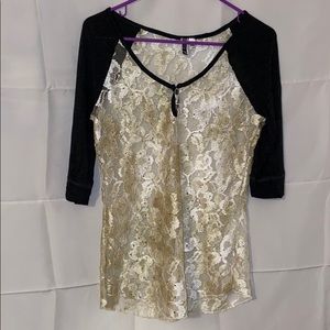 BKE Lace blouse white and gold with black sleeves